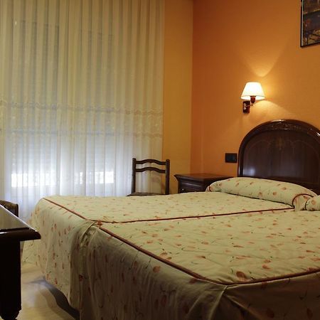 Hostal Ana Belen มาดริด ภายนอก รูปภาพ