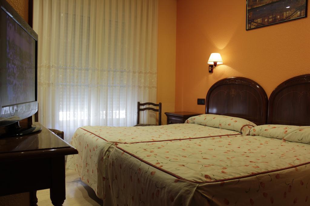 Hostal Ana Belen มาดริด ภายนอก รูปภาพ