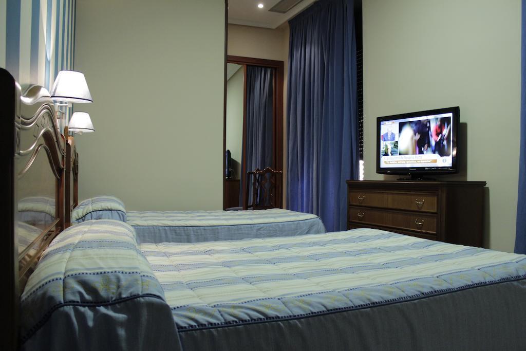 Hostal Ana Belen มาดริด ภายนอก รูปภาพ