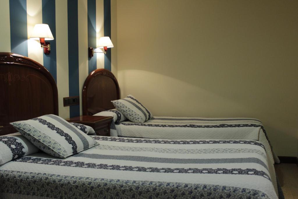 Hostal Ana Belen มาดริด ภายนอก รูปภาพ