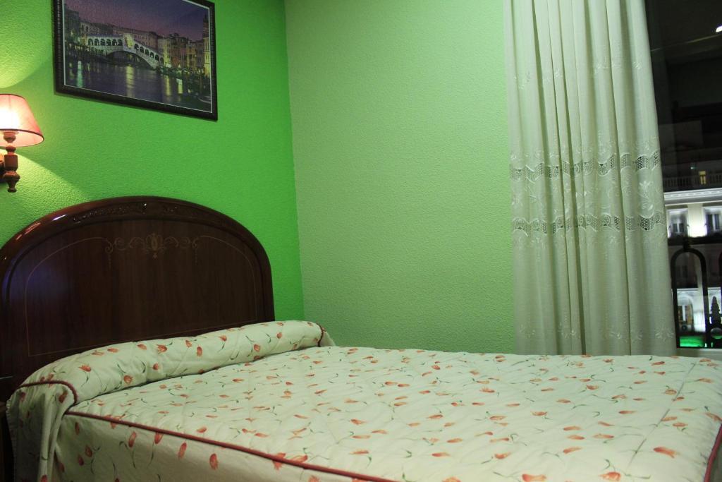 Hostal Ana Belen มาดริด ภายนอก รูปภาพ